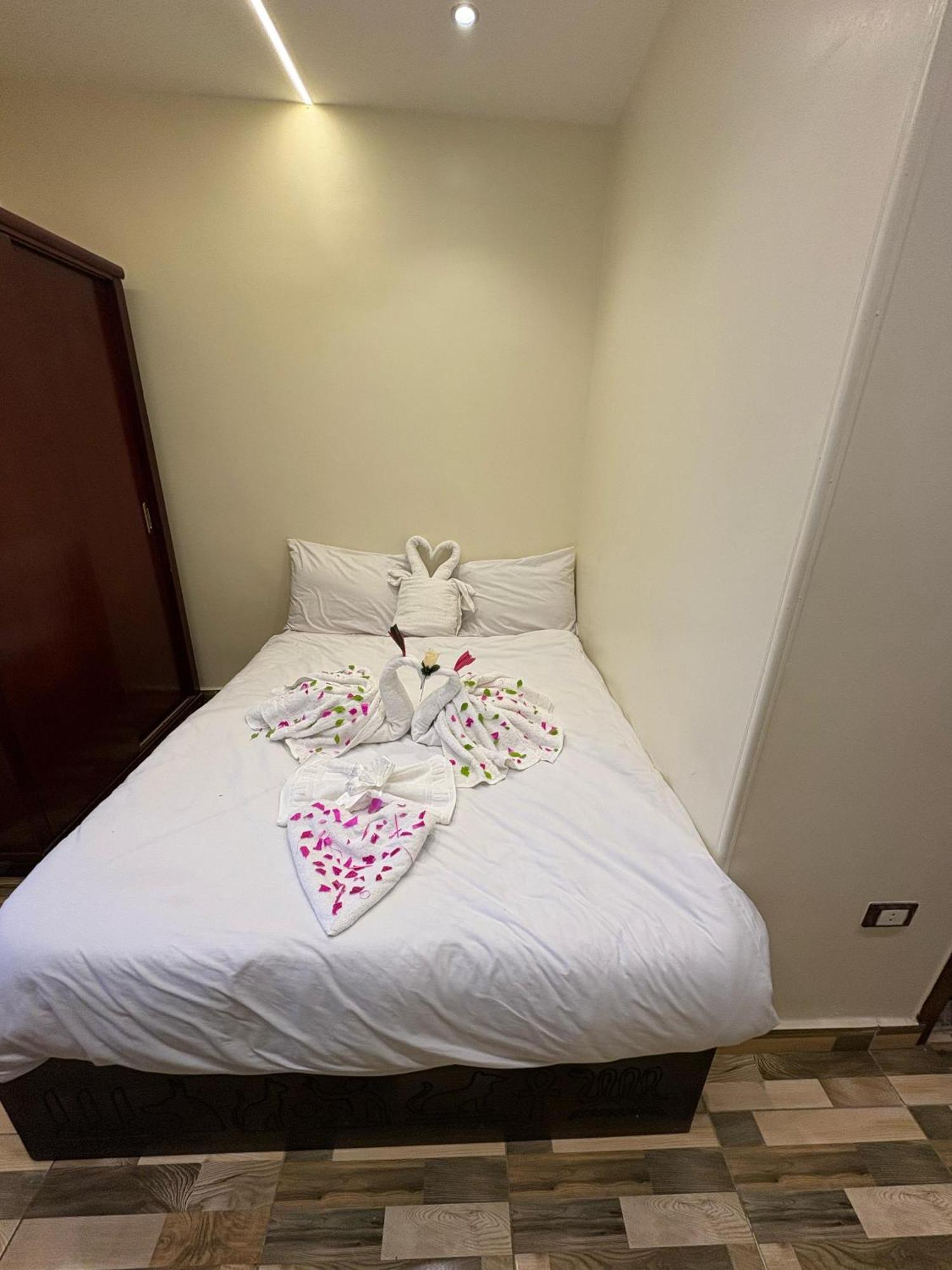 Basha Pyramids Inn Kafrat al Jabal Экстерьер фото